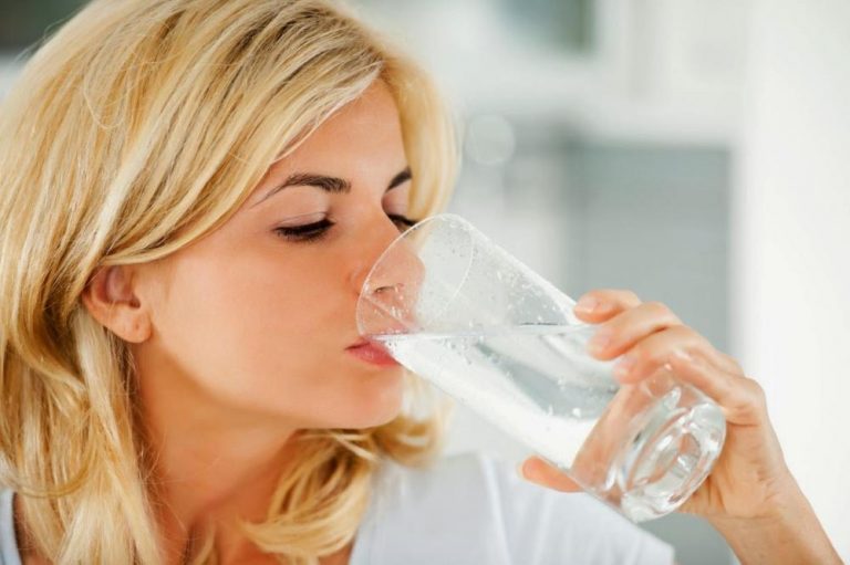 Trik Minum Air Putih Lebih Banyak, Bisa Jaga Tubuh Sehatmu